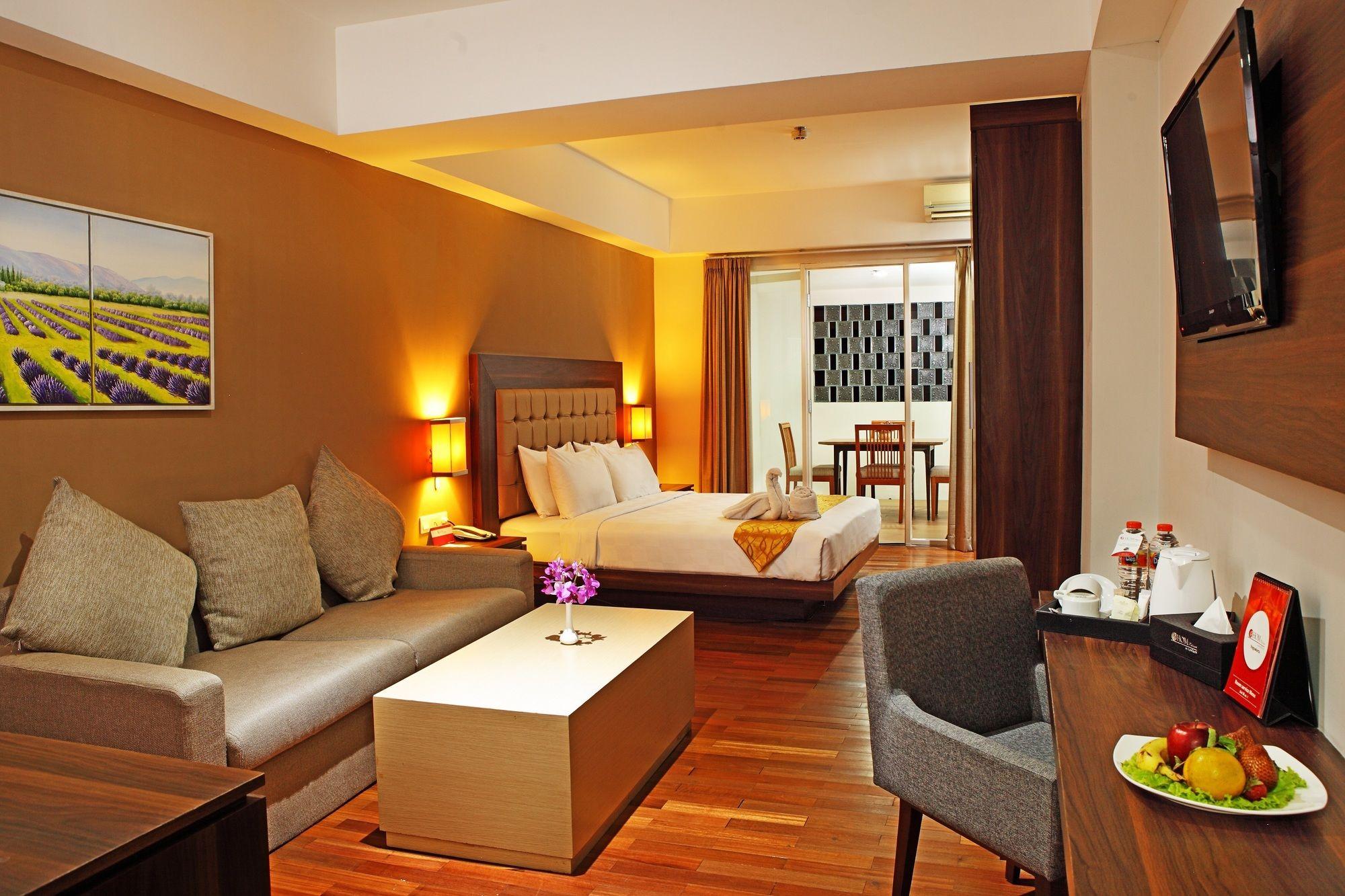 โฮไรออส มาลิโอโบโร โฮเต็ล Hotel ยอกยาการ์ตา ภายนอก รูปภาพ