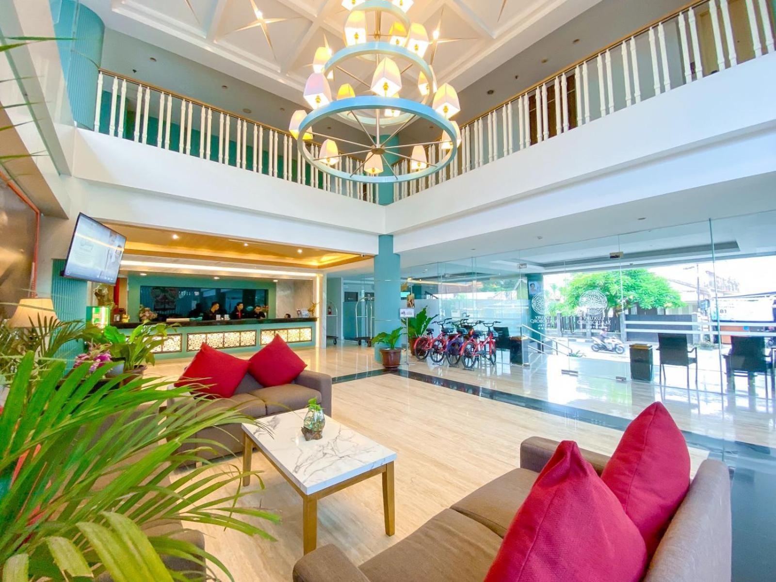 โฮไรออส มาลิโอโบโร โฮเต็ล Hotel ยอกยาการ์ตา ภายนอก รูปภาพ