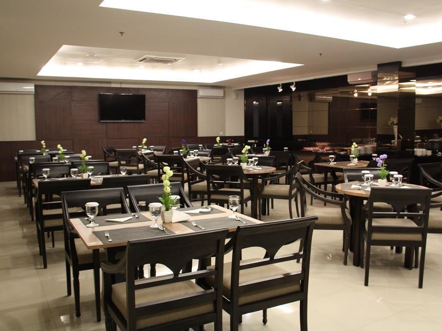 โฮไรออส มาลิโอโบโร โฮเต็ล Hotel ยอกยาการ์ตา ภายนอก รูปภาพ