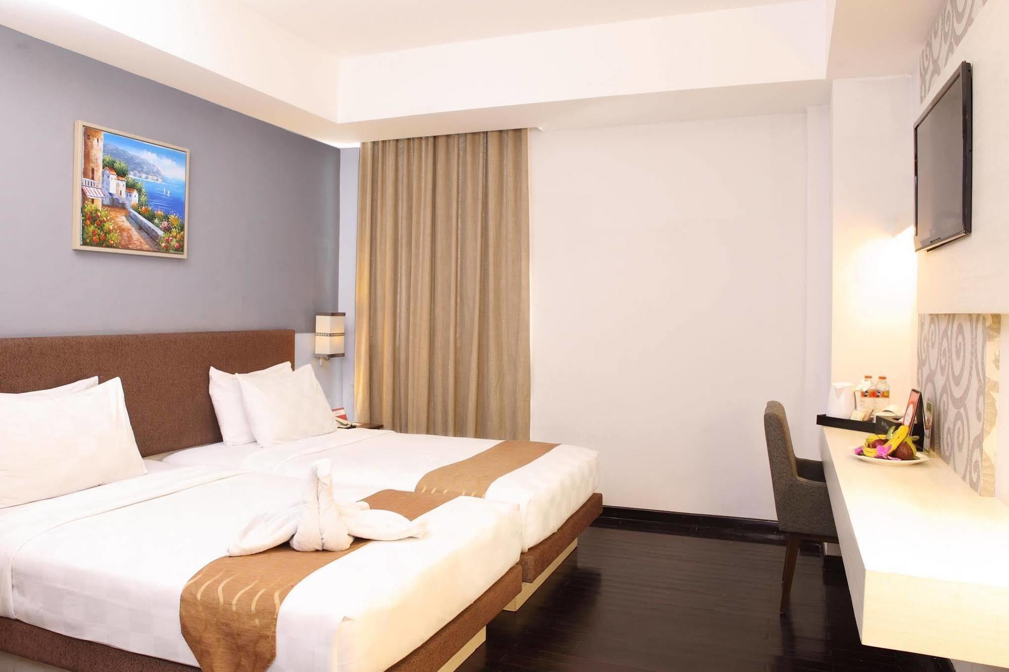 โฮไรออส มาลิโอโบโร โฮเต็ล Hotel ยอกยาการ์ตา ภายนอก รูปภาพ