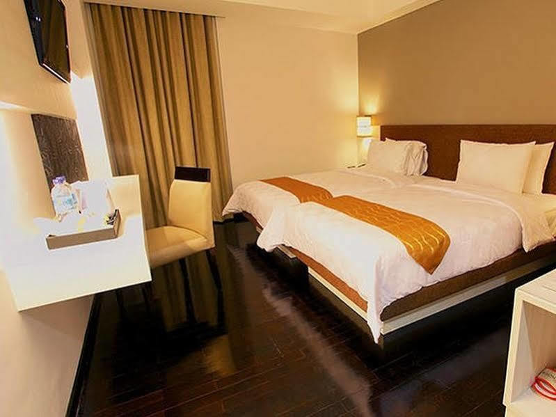 โฮไรออส มาลิโอโบโร โฮเต็ล Hotel ยอกยาการ์ตา ภายนอก รูปภาพ
