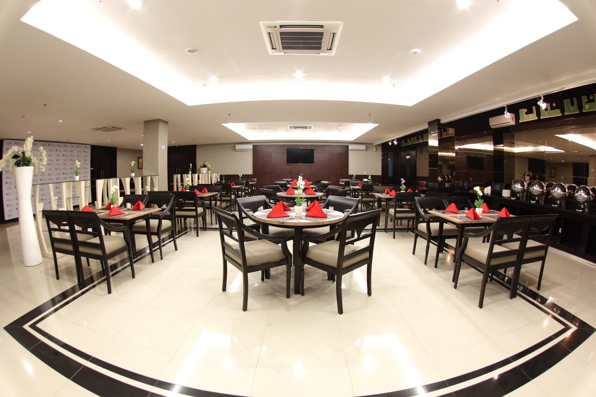 โฮไรออส มาลิโอโบโร โฮเต็ล Hotel ยอกยาการ์ตา ภายนอก รูปภาพ
