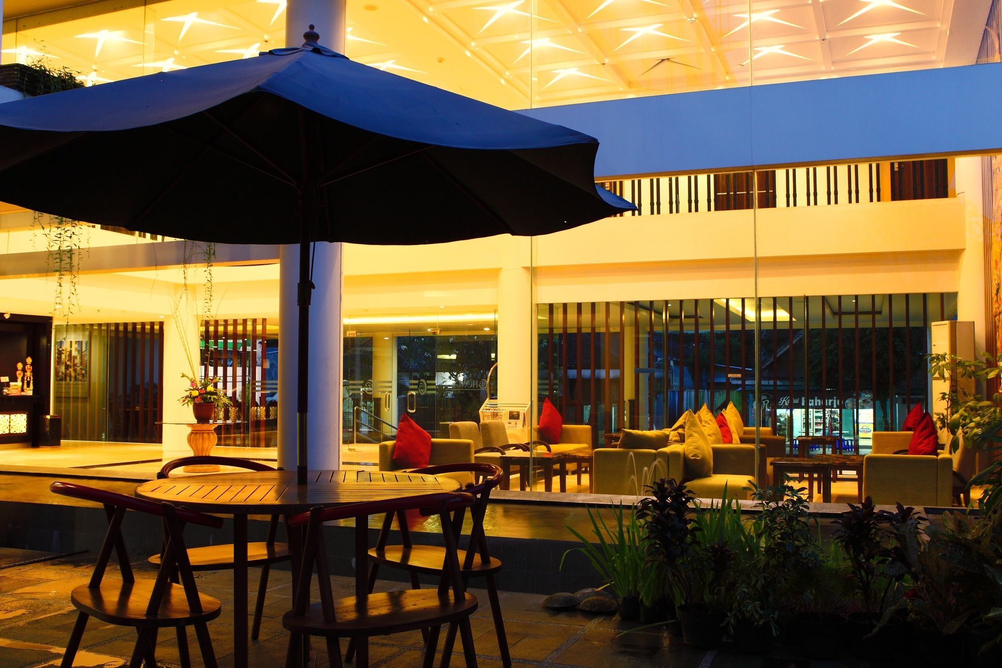 โฮไรออส มาลิโอโบโร โฮเต็ล Hotel ยอกยาการ์ตา ภายนอก รูปภาพ
