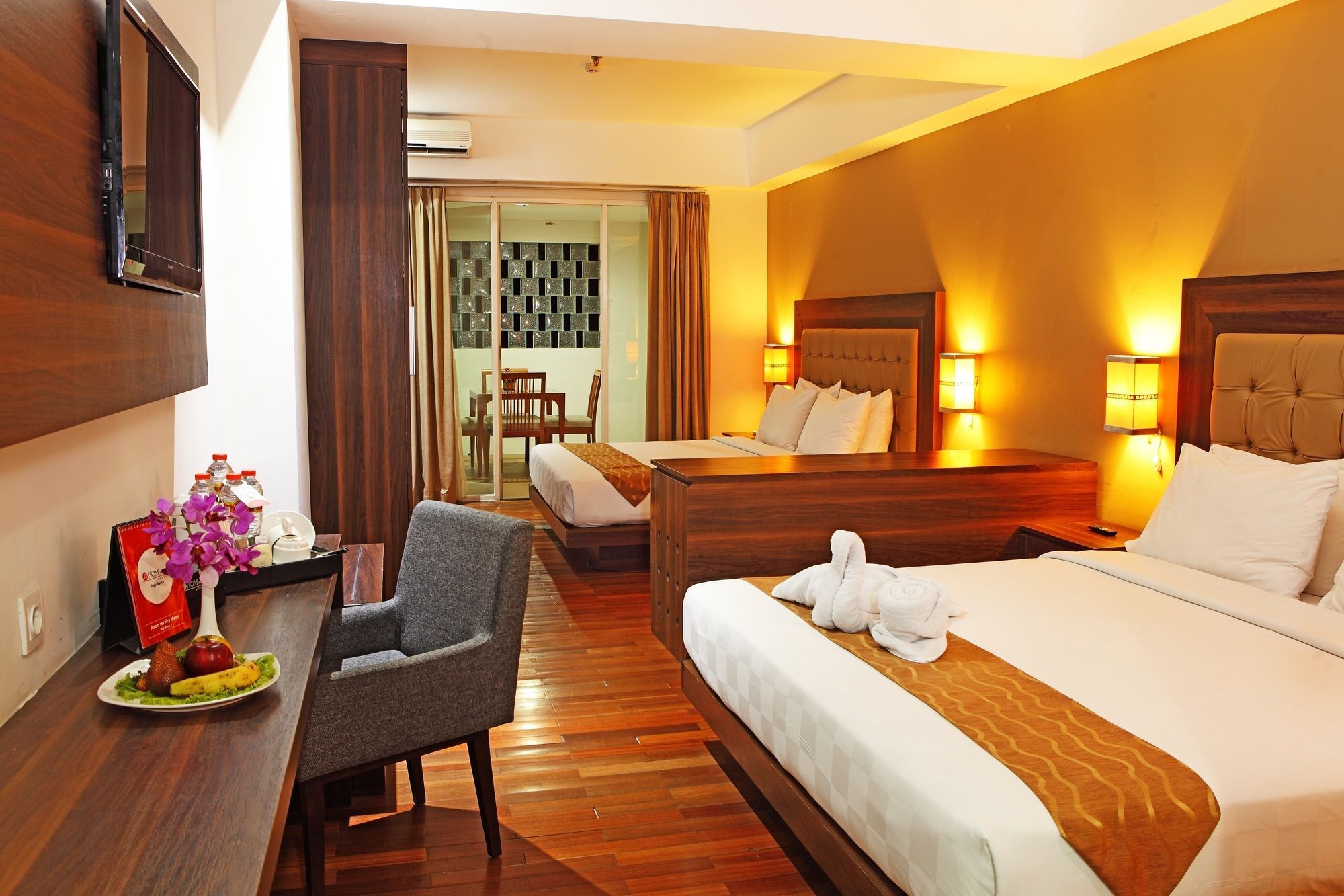 โฮไรออส มาลิโอโบโร โฮเต็ล Hotel ยอกยาการ์ตา ภายนอก รูปภาพ