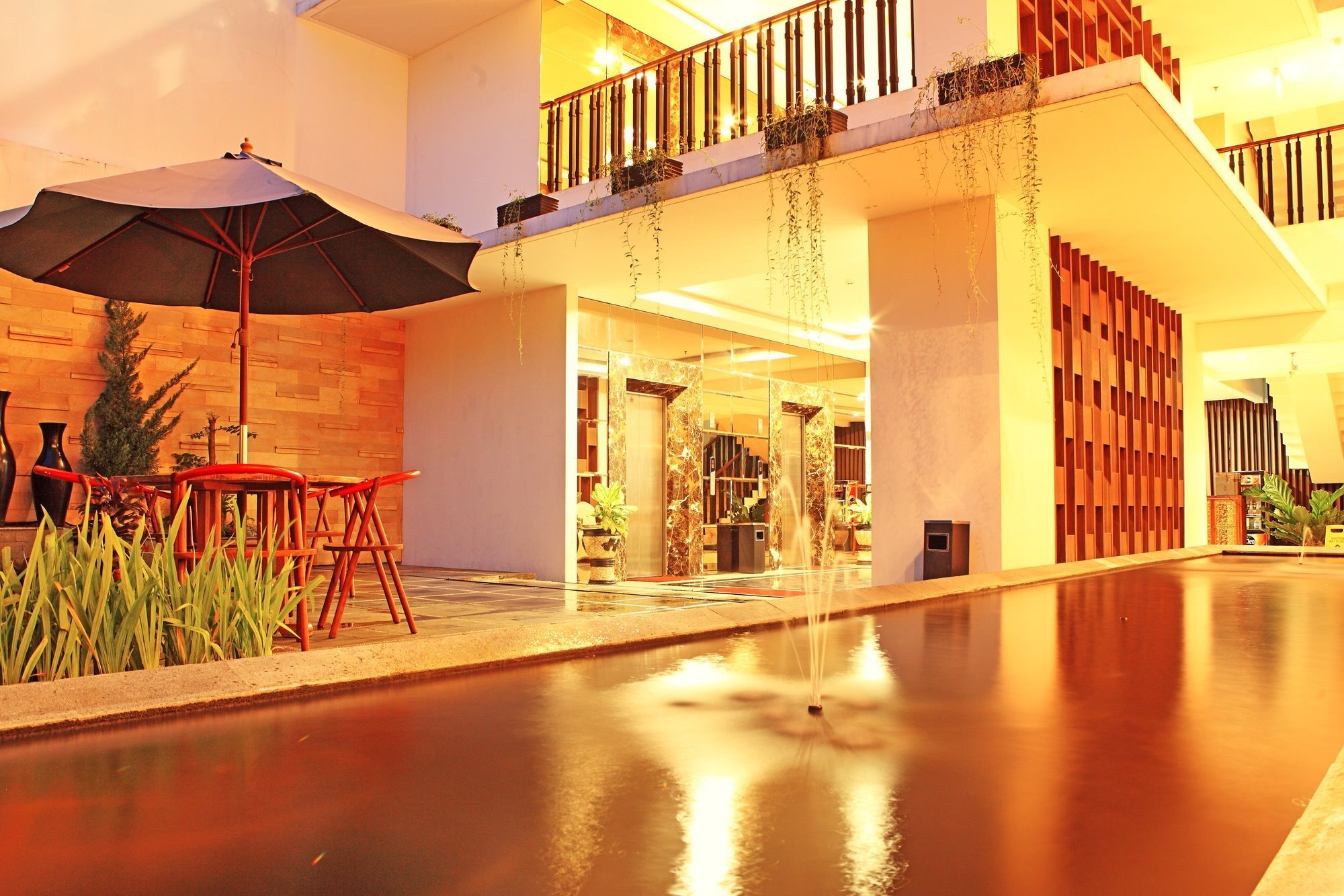 โฮไรออส มาลิโอโบโร โฮเต็ล Hotel ยอกยาการ์ตา ภายนอก รูปภาพ